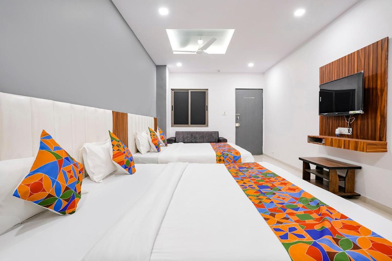 Fabhotel Magnus Surat Bagian luar foto