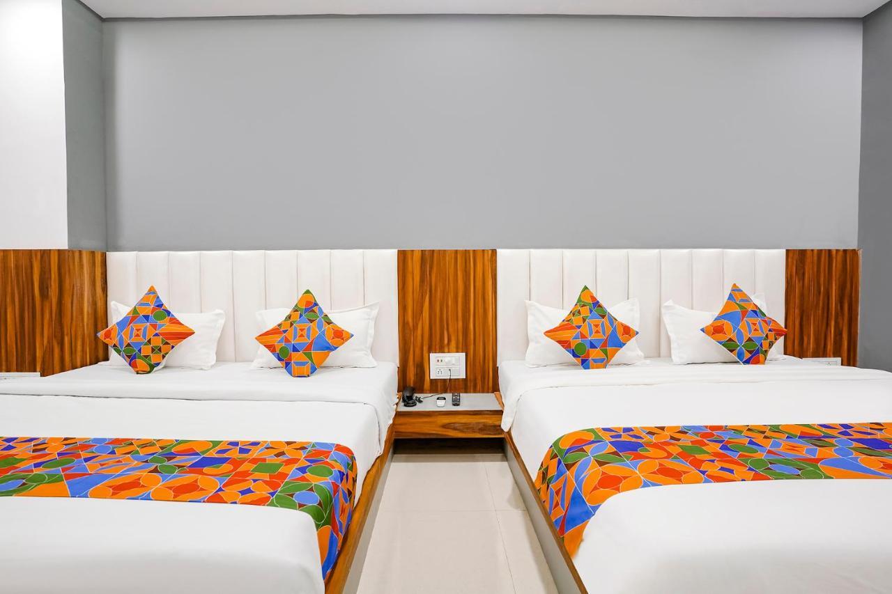 Fabhotel Magnus Surat Bagian luar foto