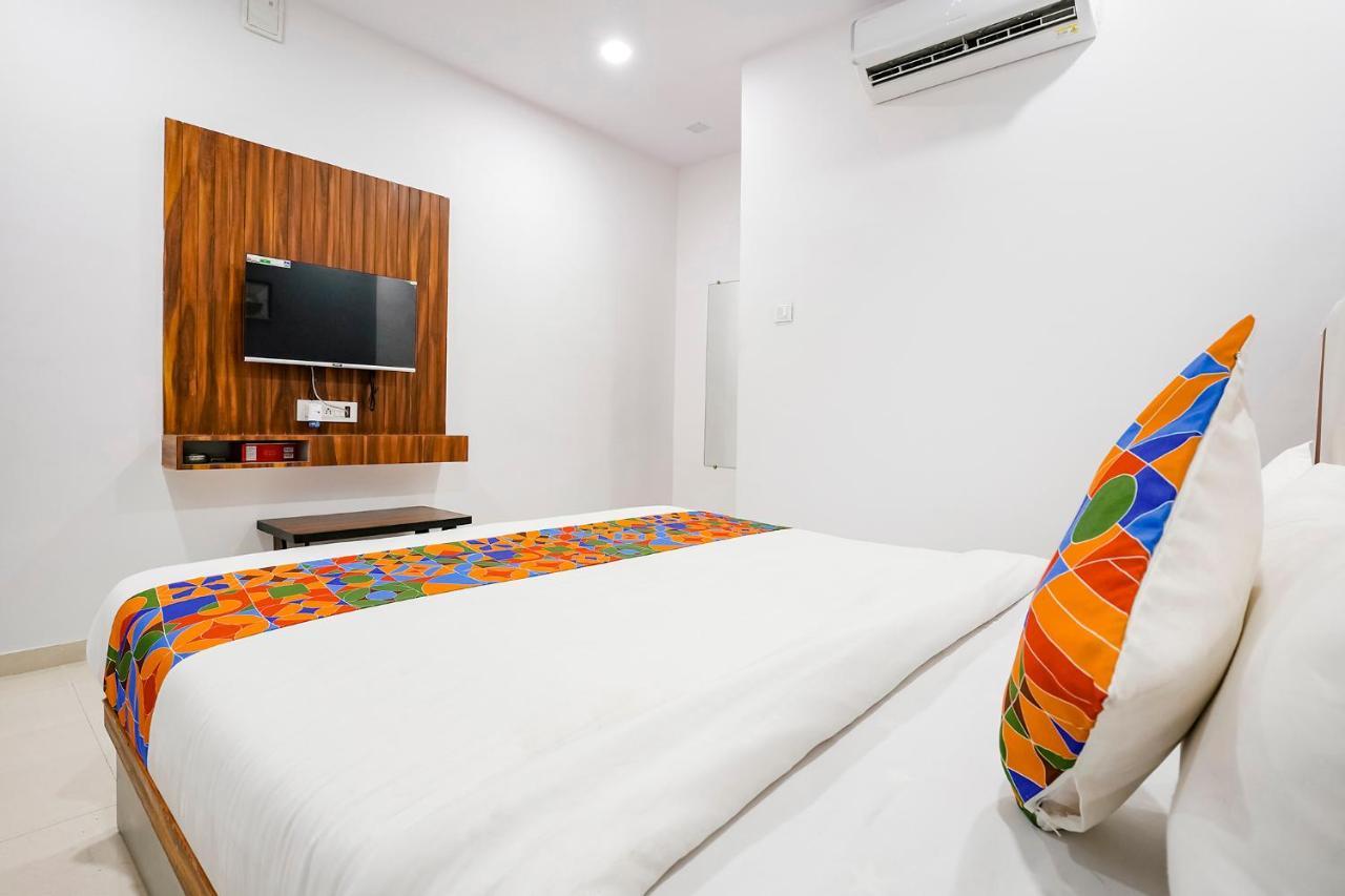 Fabhotel Magnus Surat Bagian luar foto