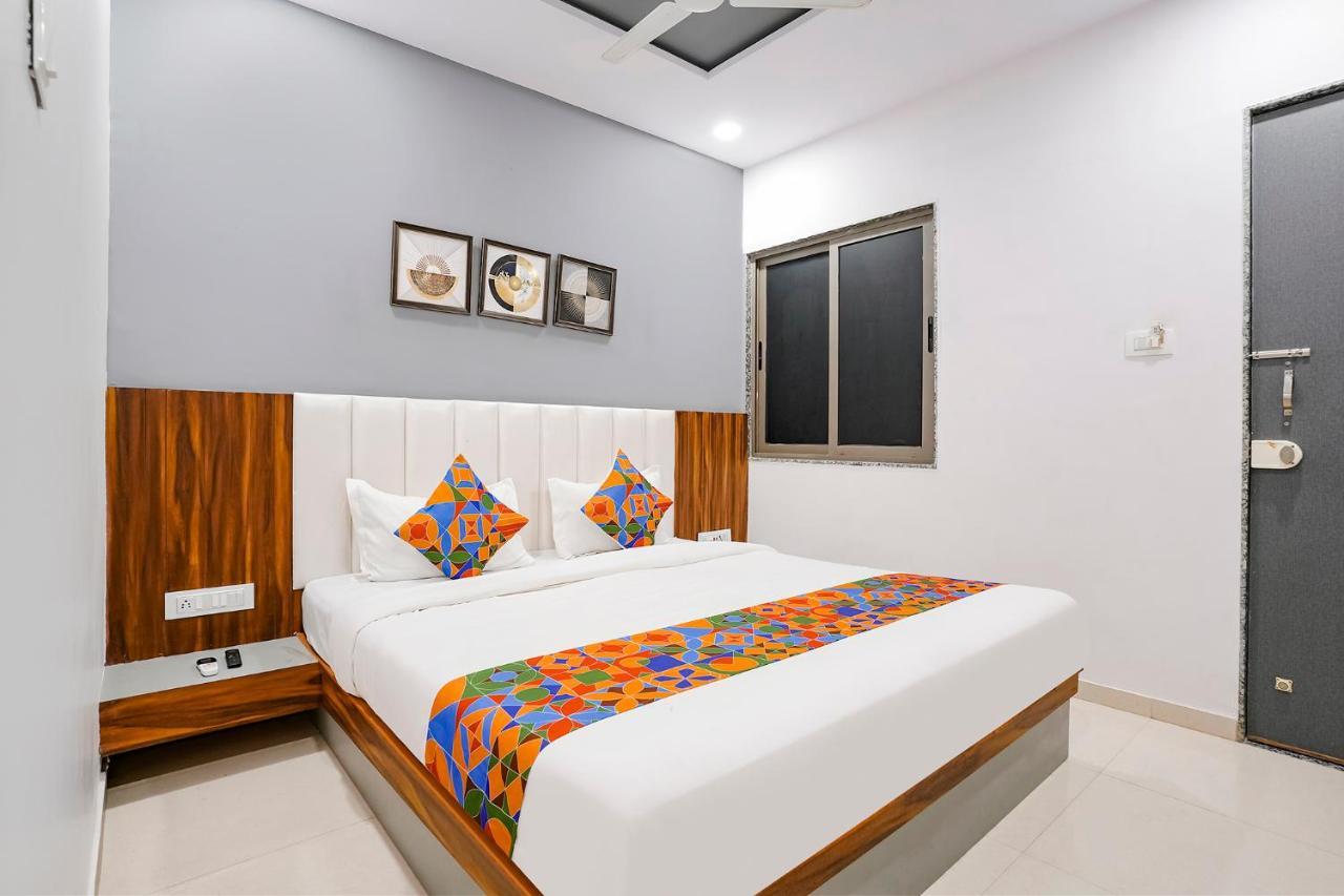 Fabhotel Magnus Surat Bagian luar foto