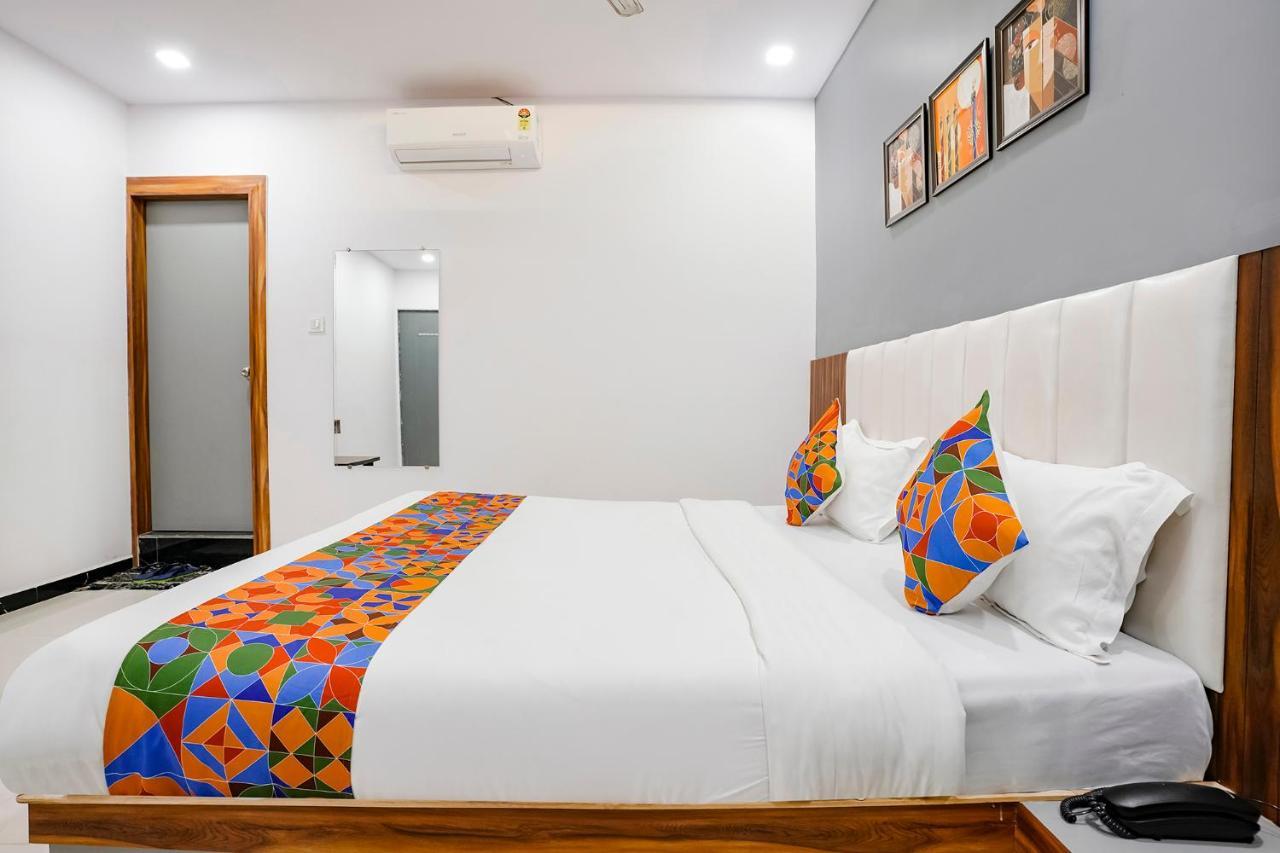 Fabhotel Magnus Surat Bagian luar foto