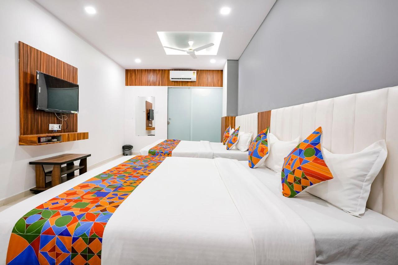 Fabhotel Magnus Surat Bagian luar foto
