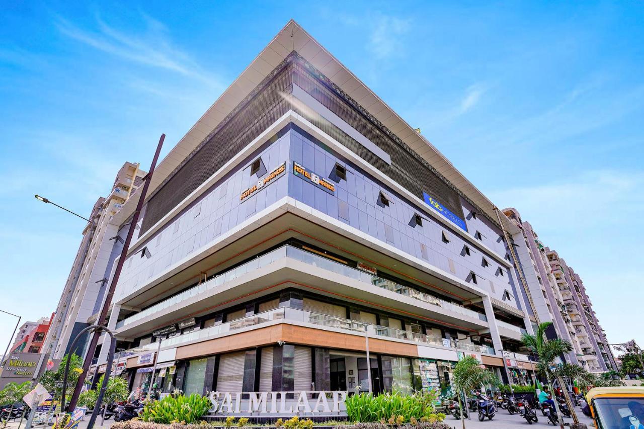 Fabhotel Magnus Surat Bagian luar foto