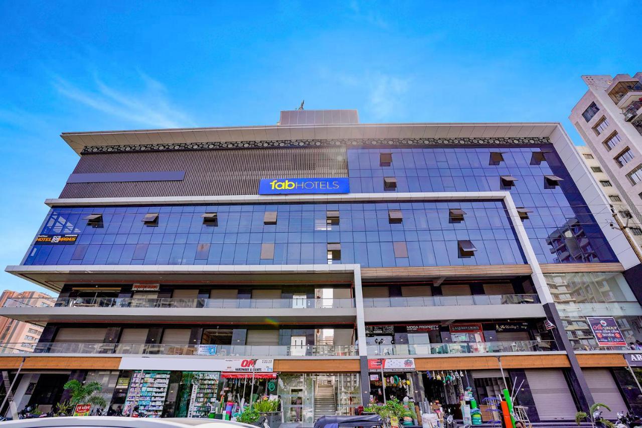 Fabhotel Magnus Surat Bagian luar foto