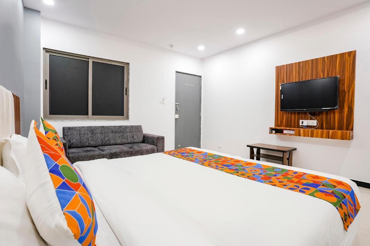Fabhotel Magnus Surat Bagian luar foto